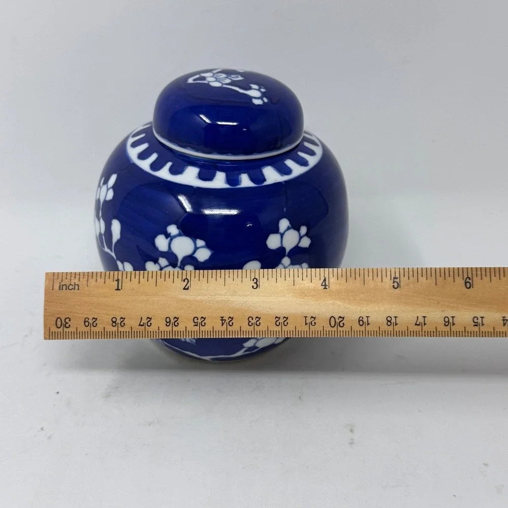 Small Vintage Blue & White Porcelain Chinoiserie Ginger Jar with Lid